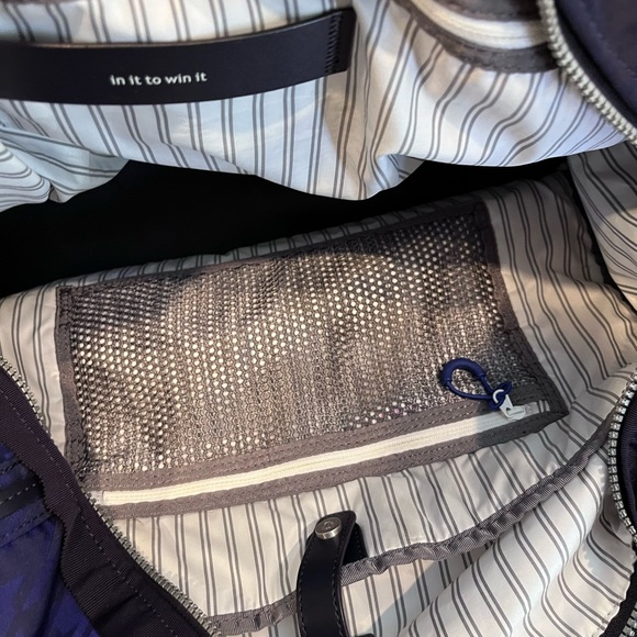 Lululemon Weekend Warriors Bag - Picture 7 of 10